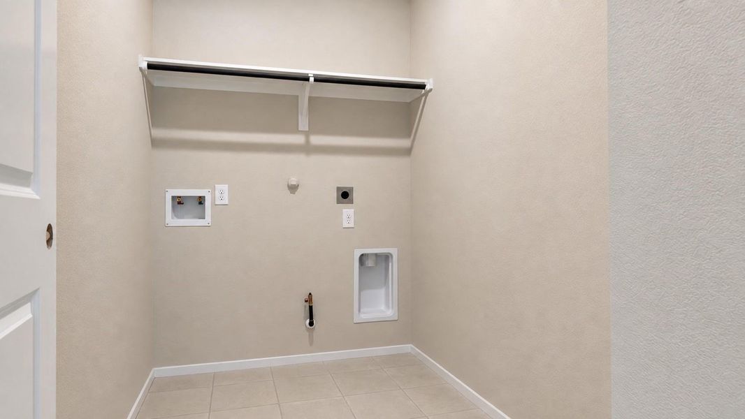 Spacious, unfurnished interior of a new home in Sundance Cove, Crosby (Image 5).