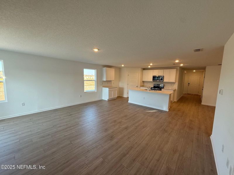Spacious, unfurnished interior of a new home in The Arbors, Jacksonville (Image 23).