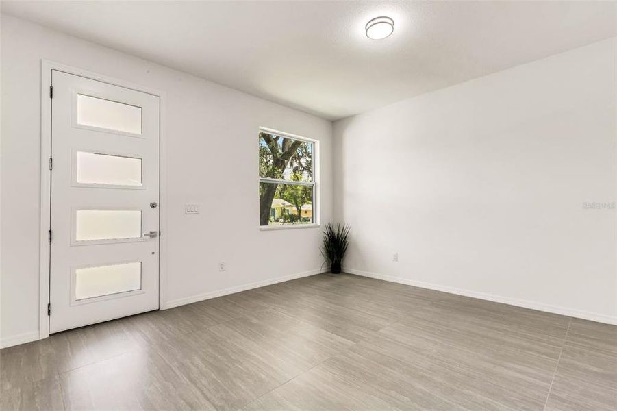 Spacious, unfurnished interior of a new home in , Tampa (Image 57).