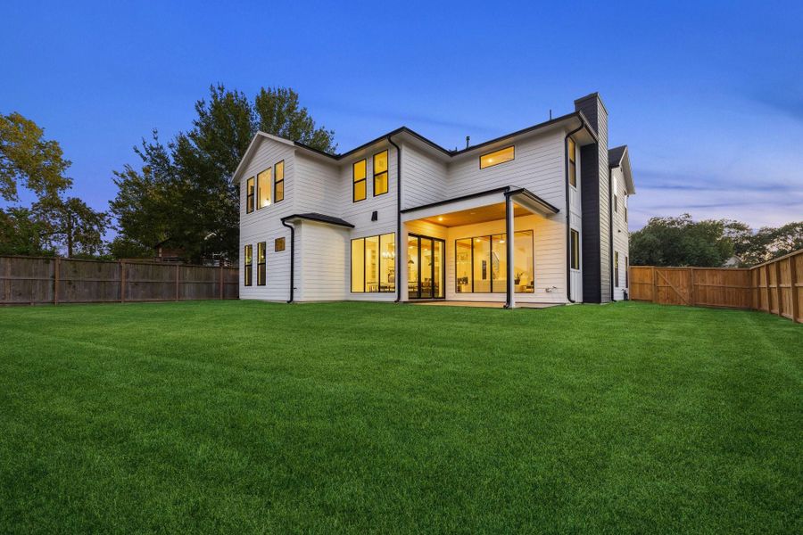 Enormous lot with no rear neighbors/newer homes on all 3 sides and full sprinkler system Enormous lot with no rear neighbors/newer homes on all 3 sides and full sprinkler system