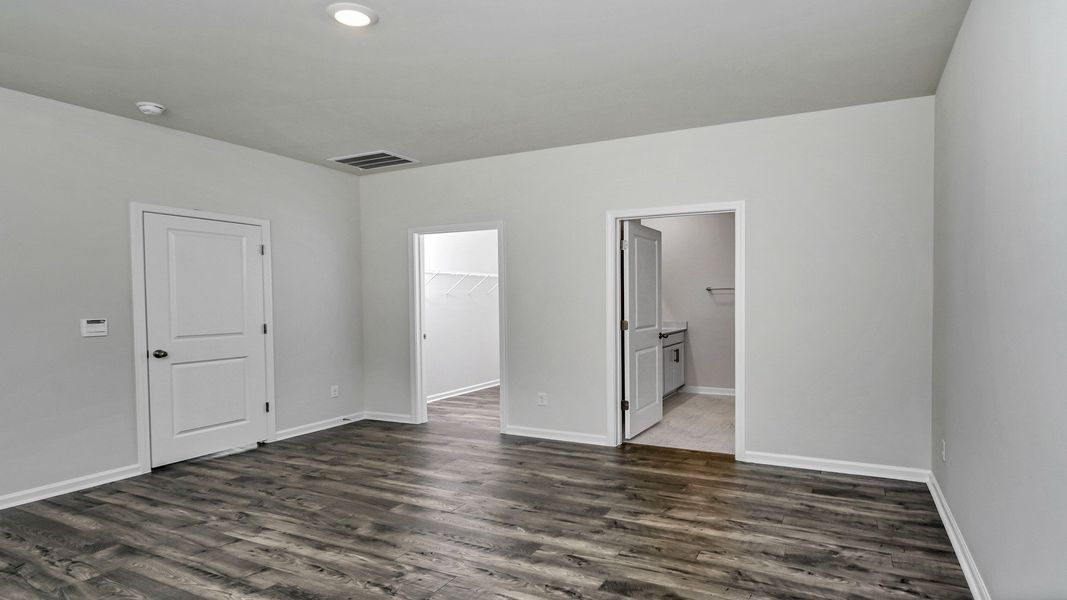 Spacious, unfurnished interior of a new home in Mulberry Landing, Orangeburg (Image 16).