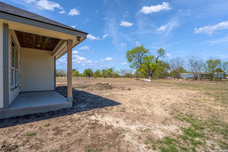 Exterior details and patio area of a home in , Atascosa (Image 3).