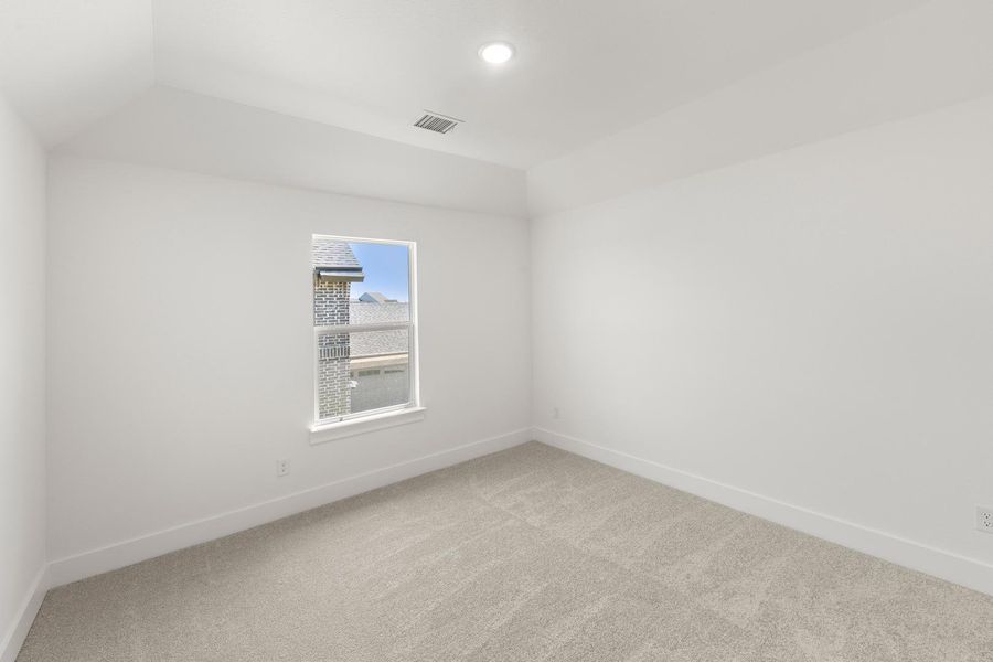 Spacious, unfurnished interior of a new home in Somerset Park, Rockwall (Image 24).