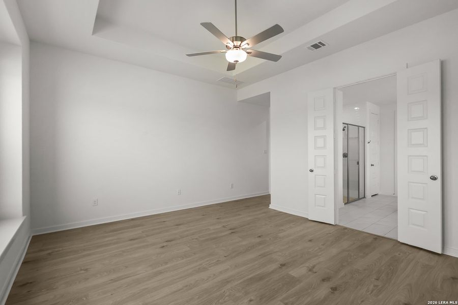 Spacious, unfurnished interior of a new home in Buffalo Crossing, Cibolo (Image 33).