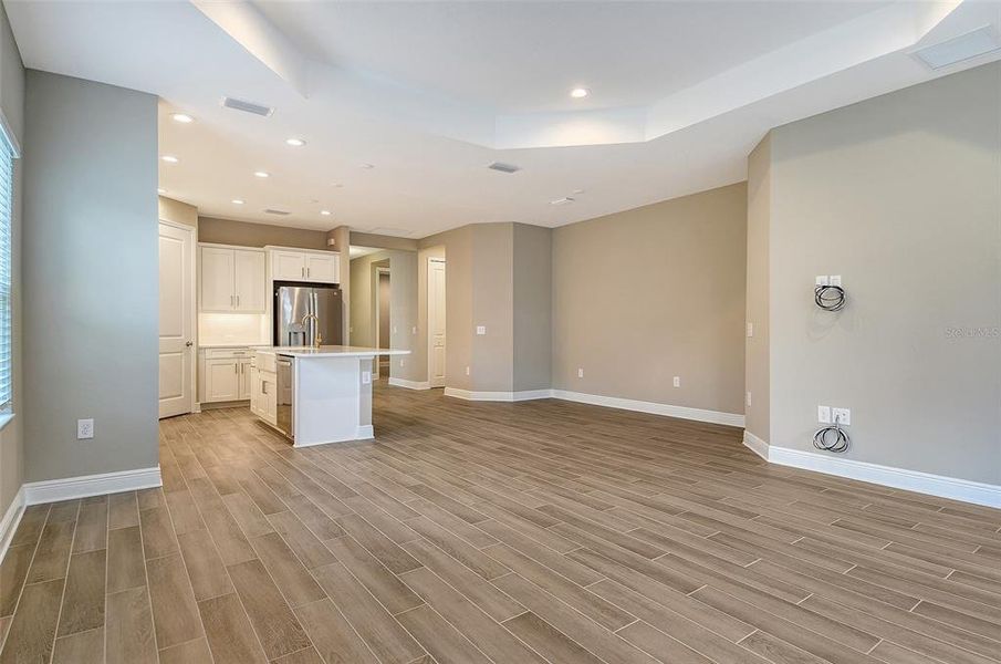 Spacious, unfurnished interior of a new home in , Venice (Image 19).