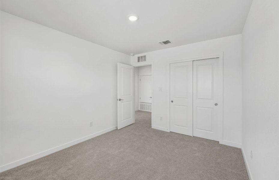 Spacious, unfurnished interior of a new home in Santa Rita Ranch, Liberty Hill (Image 40).