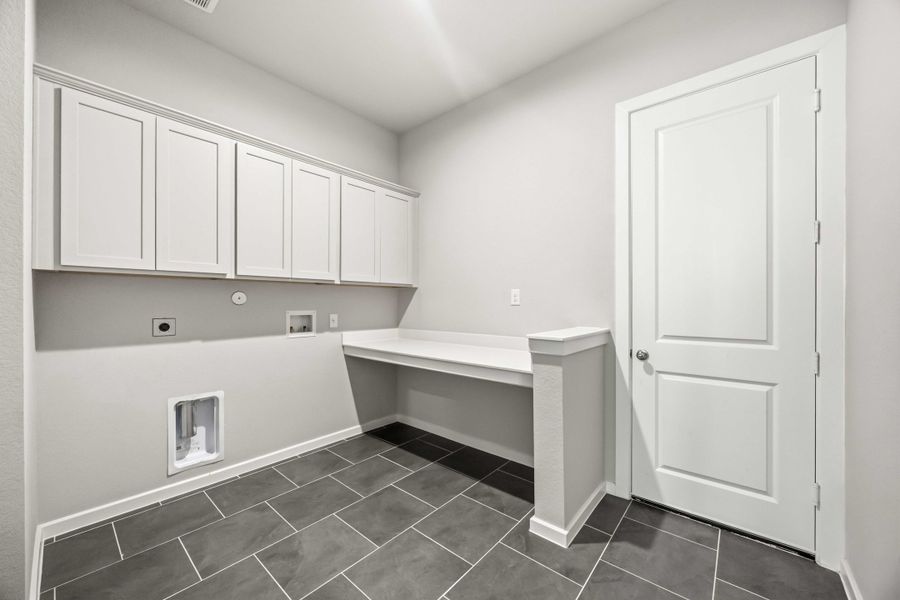 Furnished interior view inside a new home in Canterra Creek  60', Rosharon (Image 12).