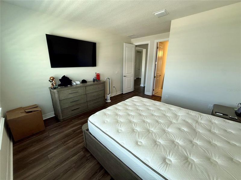 Furnished interior view inside a new home in , Orlando (Image 39).
