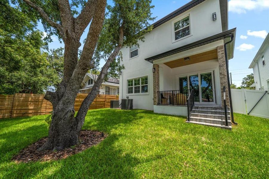Front exterior of a new home in , Dunedin, FL, highlighting curb appeal (Image 25). Front exterior of a new home in , Dunedin, FL, highlighting curb appeal (Image 25).