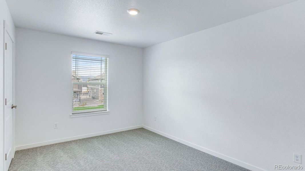 Spacious, unfurnished interior of a new home in Hansen Farm, Fort Collins (Image 18).