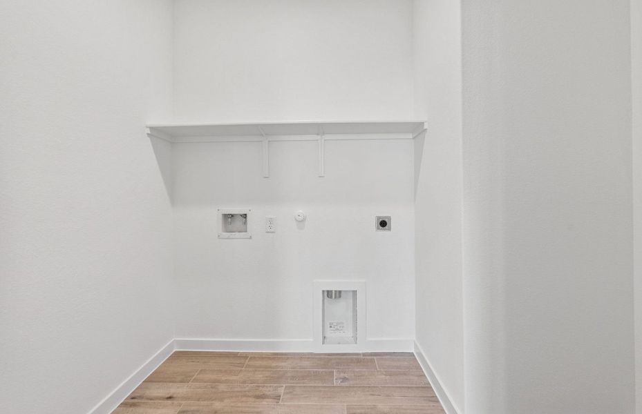 Spacious, unfurnished interior of a new home in Wolf Ranch, Georgetown (Image 26).