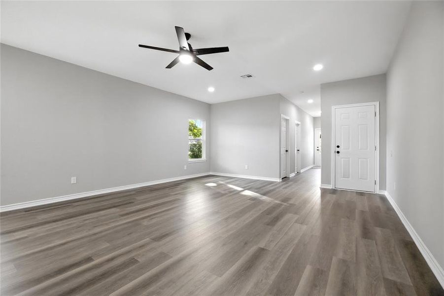 Spacious, unfurnished interior of a new home in , Hillsboro (Image 13).