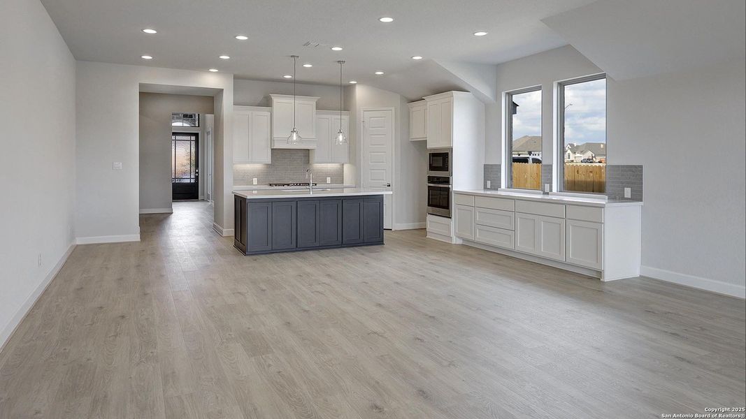 Spacious, unfurnished interior of a new home in Haby Hill 60', San Antonio (Image 16).