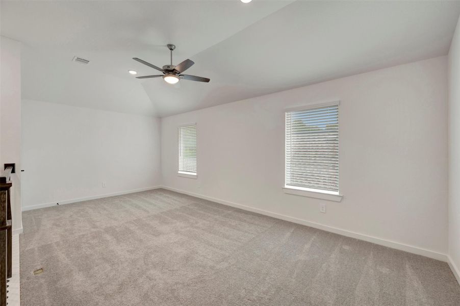 Spacious, unfurnished interior of a new home in Sorella, Tomball (Image 35).
