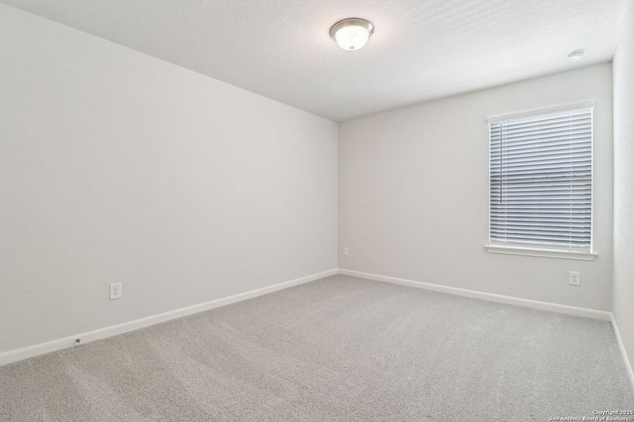 Spacious, unfurnished interior of a new home in Arcadia Ridge - Premier Series, San Antonio (Image 35).