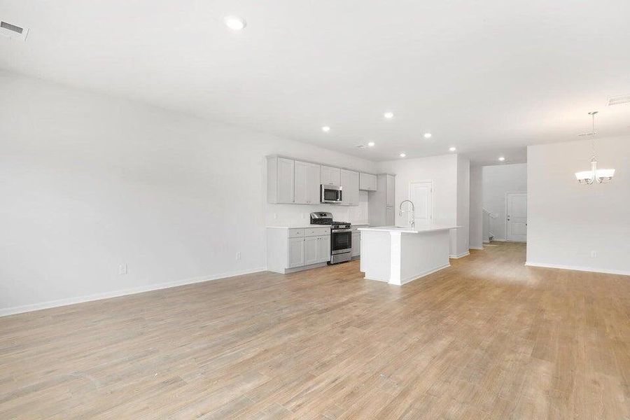 Spacious, unfurnished interior of a new home in Heron's Walk at Summers Corner, Summerville (Image 5).