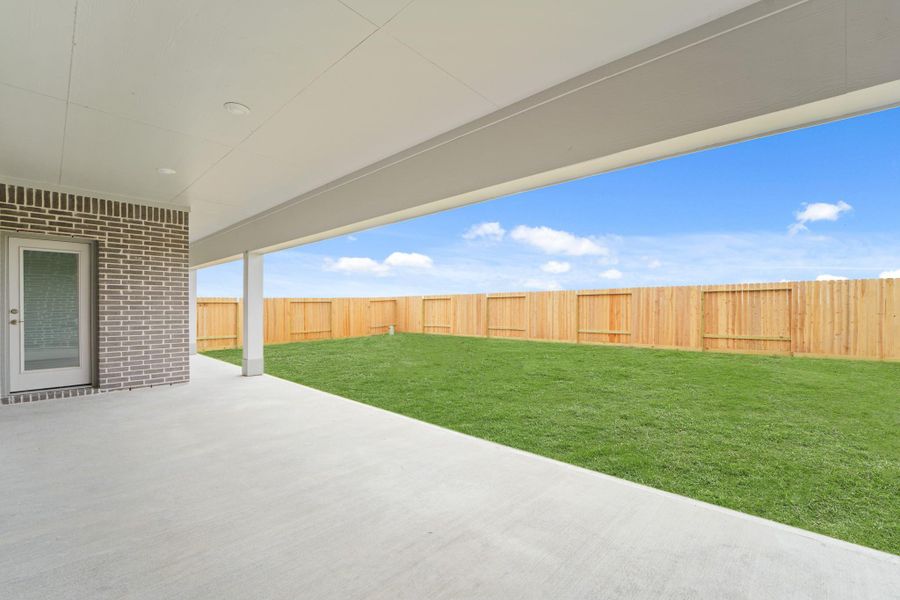 Exterior details and patio area of a home in Riverside Estates, Mont Belvieu (Image 13).