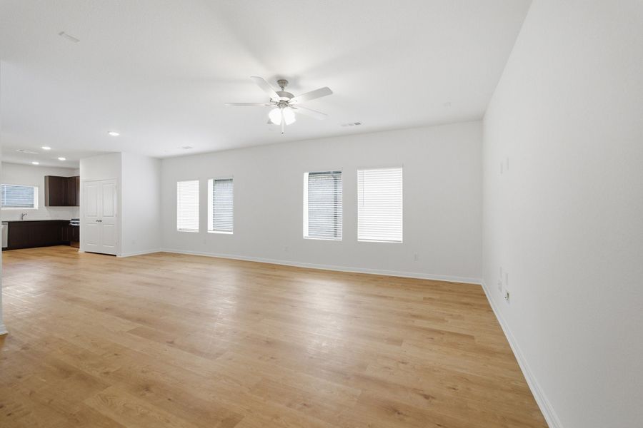 Spacious, unfurnished interior of a new home in Westridge, McKinney (Image 28).