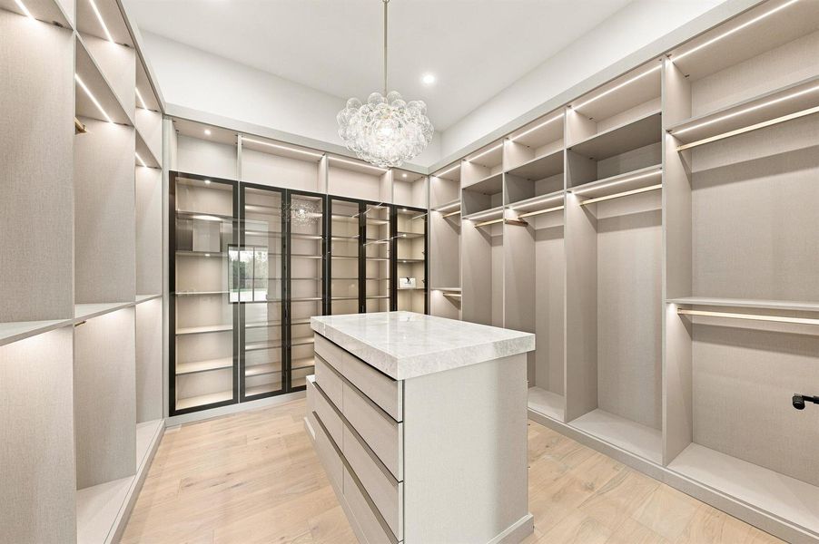 Hers Closet