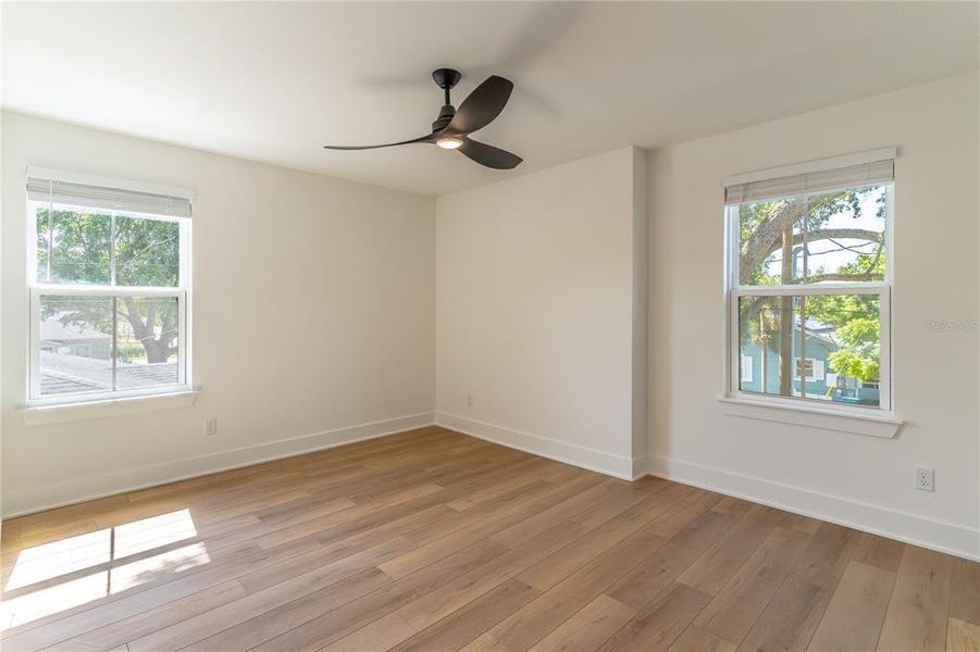 Spacious, unfurnished interior of a new home in , Orlando (Image 14).