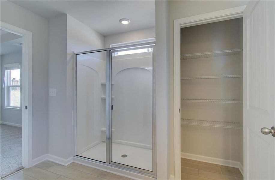 Spacious, unfurnished interior of a new home in Auburn Ridge, Riverdale (Image 18).