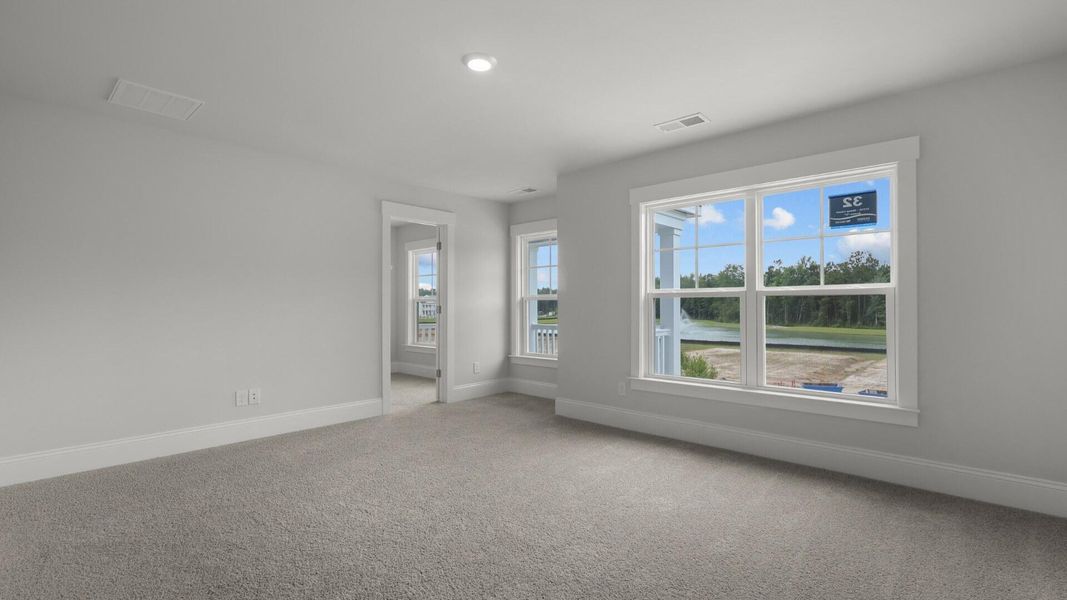 Spacious, unfurnished interior of a new home in Sheep Island, Summerville (Image 10).