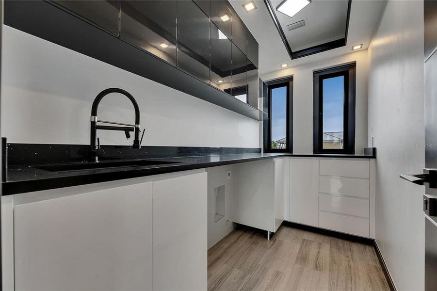 Furnished interior view inside a new home in , Apollo Beach (Image 59).