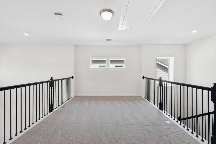 Spacious, unfurnished interior of a new home in Santa Rita Ranch, Georgetown (Image 33).