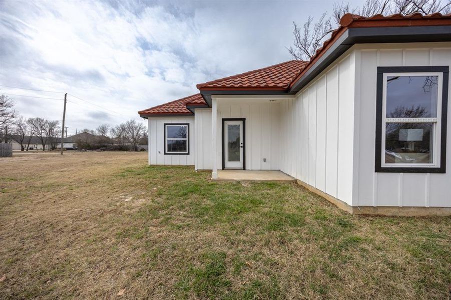 Exterior details and patio area of a home in , Cleburne (Image 28).