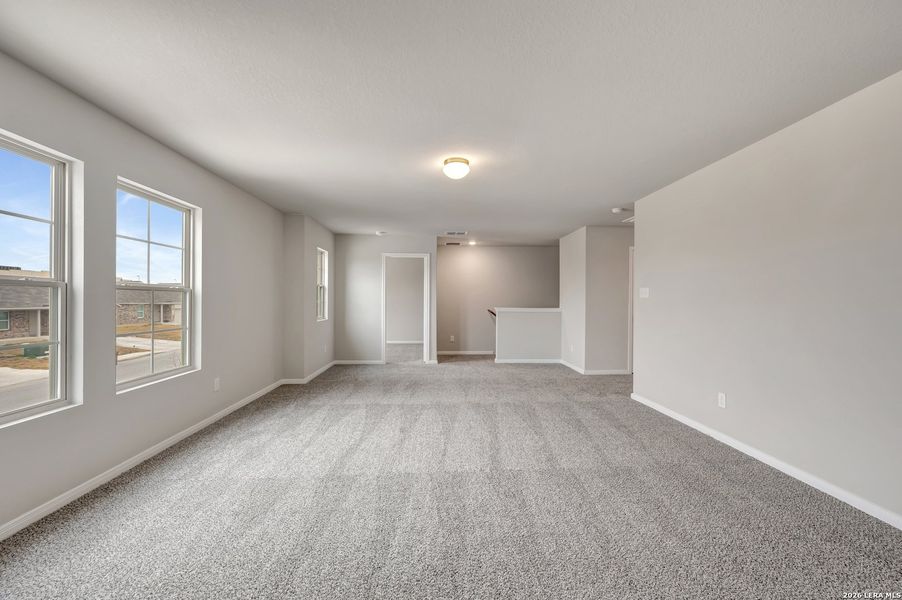 Spacious, unfurnished interior of a new home in Hunters Ranch, San Antonio (Image 42).