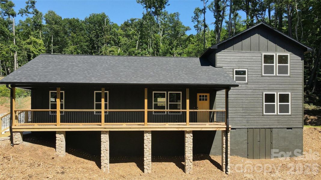 Exterior details and patio area of a home in , Marion (Image 3).
