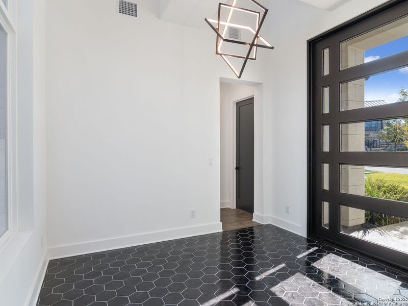 Spacious, unfurnished interior of a new home in Dominion Heights, San Antonio (Image 34). Spacious, unfurnished interior of a new home in Dominion Heights, San Antonio (Image 34).