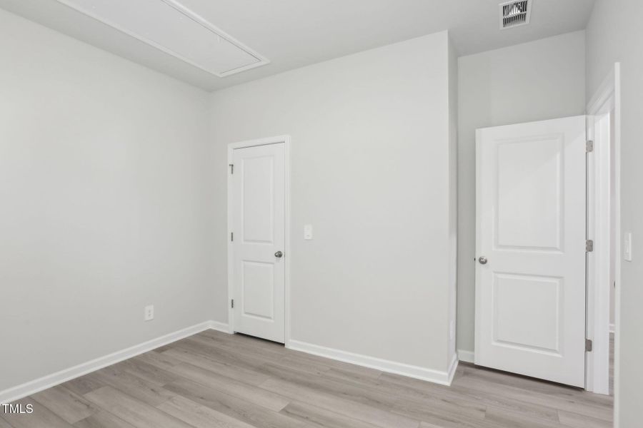 16-web-or-mls-Raleigh -River Glen-283 Wh