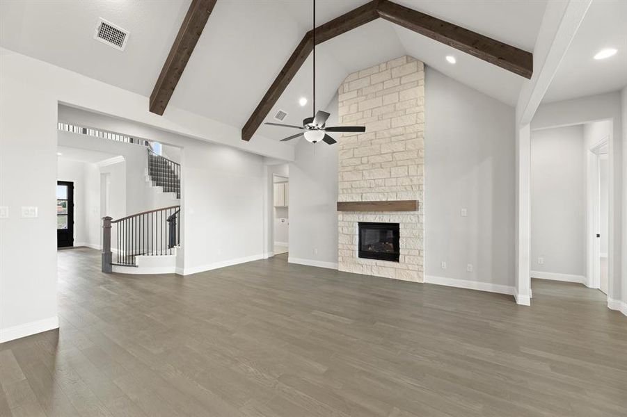 08. 2122 Clairmont - Family (2) 08. 2122 Clairmont - Family (2)