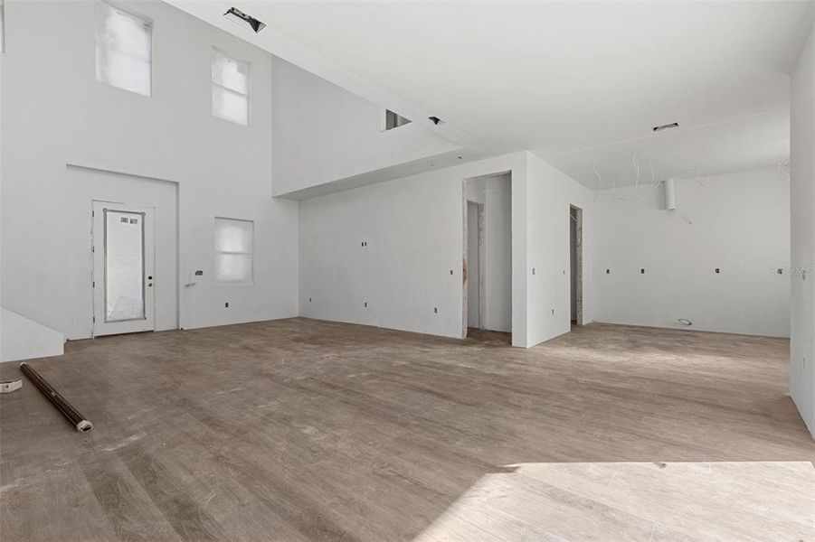 Spacious, unfurnished interior of a new home in , Tampa (Image 16).