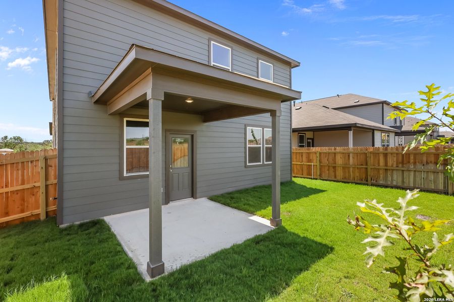 Exterior details and patio area of a home in Summerlin, San Antonio (Image 3).