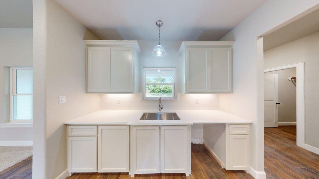 Furnished interior view inside a new home in , Lake Jackson (Image 9).