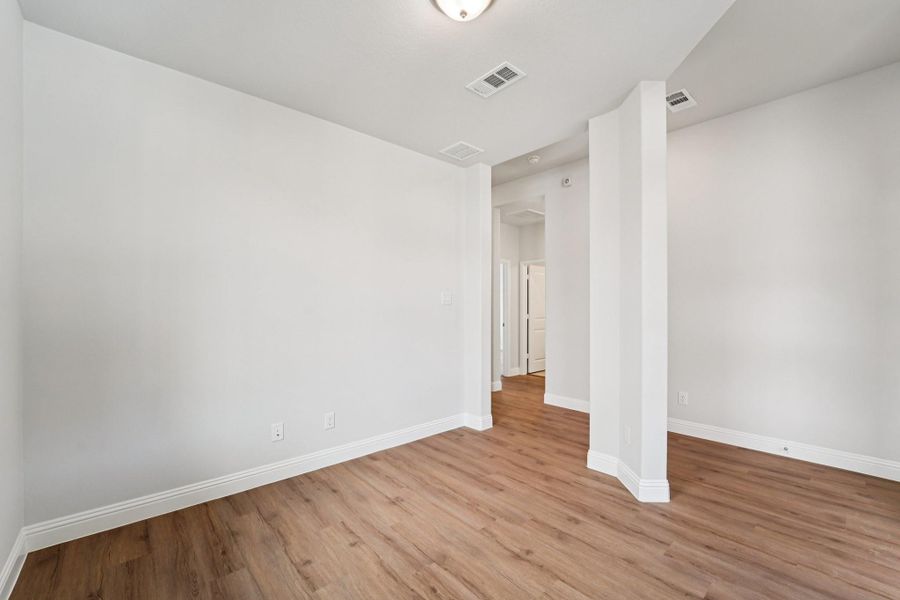 Spacious, unfurnished interior of a new home in Evergreen 40', Conroe (Image 26).