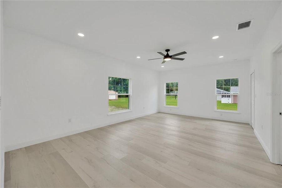 Spacious, unfurnished interior of a new home in , Dade City (Image 22).