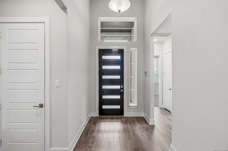 Spacious, unfurnished interior of a new home in Esperanza 50's, Boerne (Image 23).