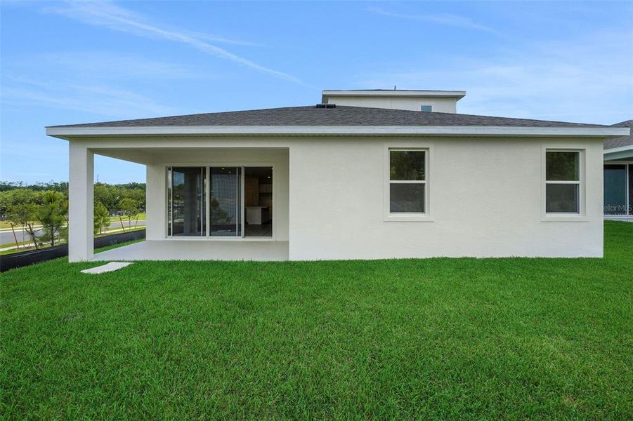 Exterior details and patio area of a home in Tuscan Hills, Dade City (Image 26).