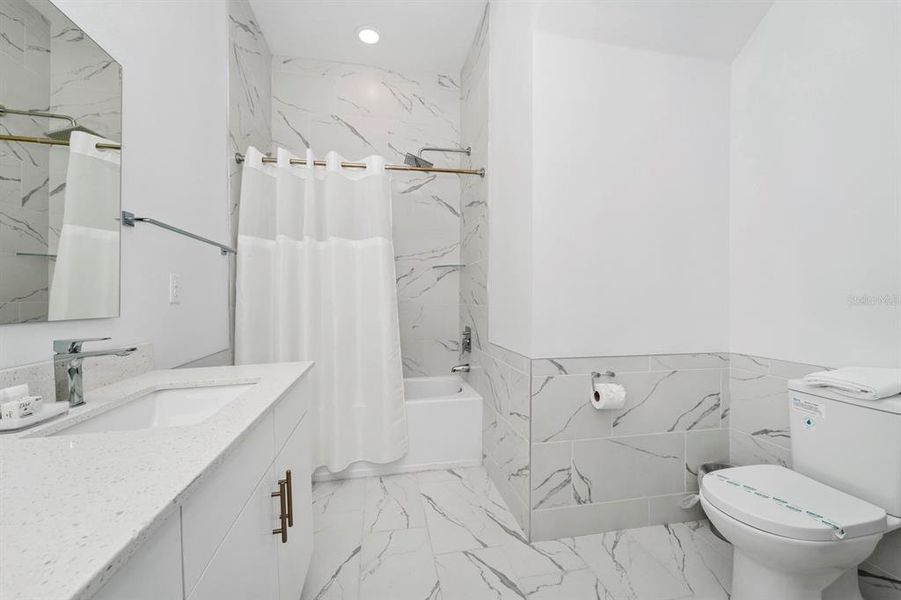 Furnished interior view inside a new home in , Davenport (Image 21).