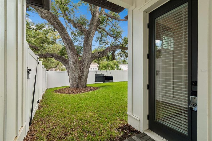 Exterior details and patio area of a home in , Tampa (Image 4).