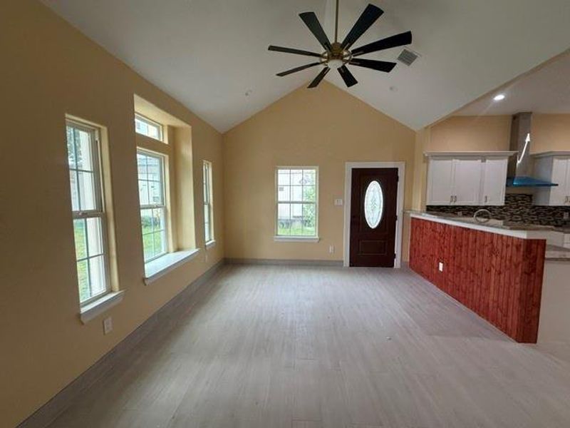 Spacious, unfurnished interior of a new home in , Pasadena (Image 14).