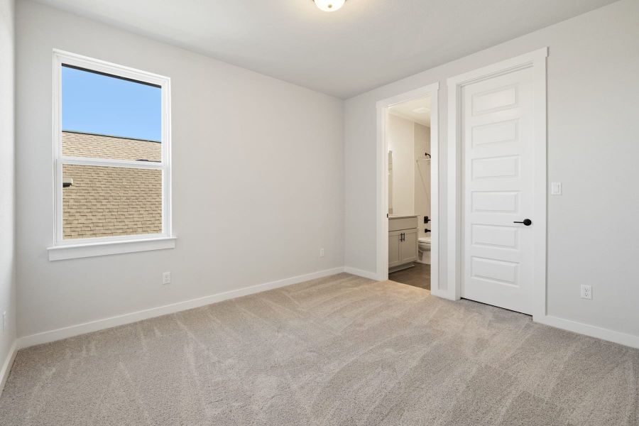 Spacious, unfurnished interior of a new home in Lagos Reserve, Manor (Image 43).