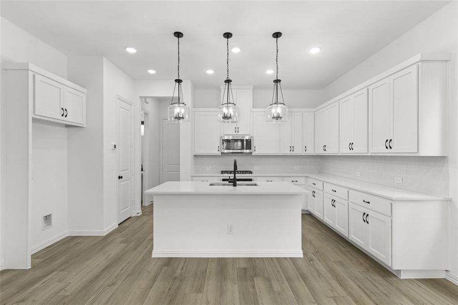 6539 Baritone  Kitchen