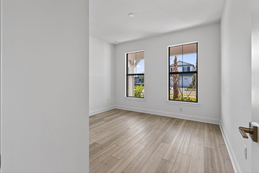 Spacious, unfurnished interior of a new home in Hendrix Reserve, Lake Worth (Image 35).