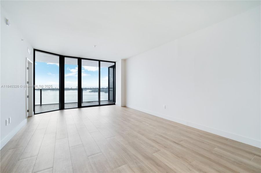 Spacious, unfurnished interior of a new home in Aria Reserve, Miami (Image 23). Spacious, unfurnished interior of a new home in Aria Reserve, Miami (Image 23).