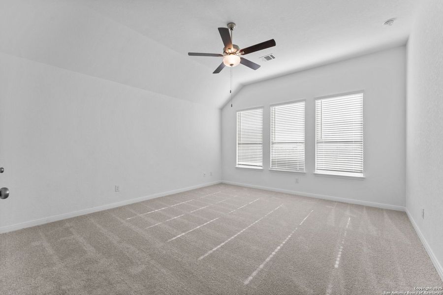 Spacious, unfurnished interior of a new home in Gatehouse: Brookstone II Collection, New Braunfels (Image 11).