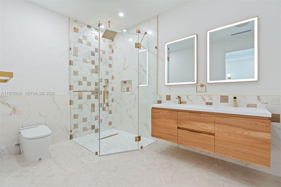 Furnished interior view inside a new home in , Islamorada, Village of Islands (Image 61).